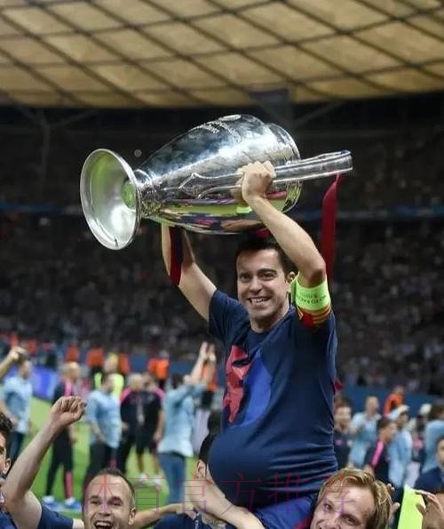 哈维:巴萨回来了 这是属于整个巴萨家庭的胜利 哈维:巴萨回来了 这是属于整个巴萨家庭的胜利